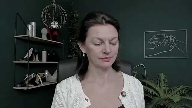 Snapshot of VivianWILD chatting on December 2025 07:02:02 AM VivianWILD online show from December 2025 07:02:02 AM