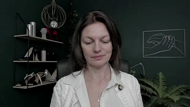 Snapshot of VivianWILD chatting on December 2025 08:30:02 AM VivianWILD online show from December 2025 08:30:02 AM