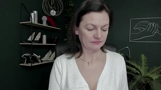 Snapshot of VivianWILD chatting on February 2026 06:57:01 AM VivianWILD online show from February 2026 06:57:01 AM