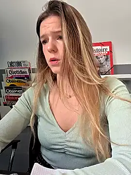 Snapshot of lucie_mehott chatting on October 2025 08:02:02 AM lucie mehott online show from October 2025 08:02:02 AM