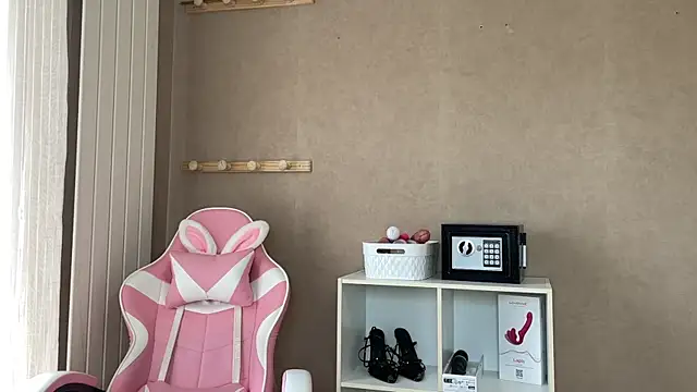 Snapshot of lucie_mehott chatting on November 2025 09:54:02 AM lucie mehott online show from November 2025 09:54:02 AM