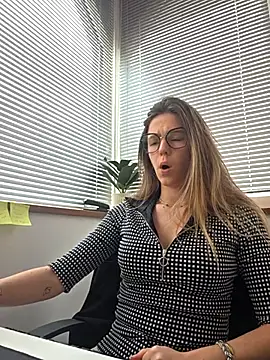 Snapshot of lucie_mehott chatting on February 2026 09:55:01 AM lucie mehott online show from February 2026 09:55:01 AM