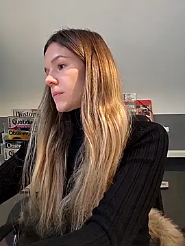 Snapshot of lucie_mehott chatting on December 2025 08:27:02 AM lucie mehott online show from December 2025 08:27:02 AM