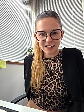 Snapshot of lucie_mehott chatting on February 2026 01:44:01 PM lucie mehott online show from February 2026 01:44:01 PM