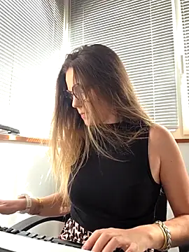lucie mehott online show from April 2026 08:45:01 AM