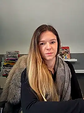 Snapshot of lucie_mehott chatting on December 2025 09:31:01 AM lucie mehott online show from December 2025 09:31:01 AM