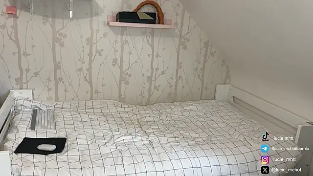 lucie mehott online show from September 2025 09:27:02 AM
