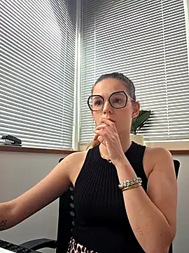lucie mehott online show from May 2026 09:36:02 AM