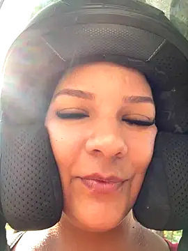 Snapshot of loreth_J chatting on September 2025 01:09:02 PM loreth J online show from September 2025 01:09:02 PM