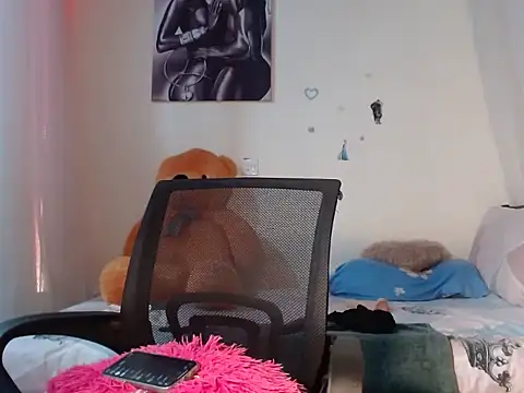 Snapshot of TeenieReeny chatting on December 2024 06:33:01 PM TeenieReeny online show from December 2024 06:33:01 PM