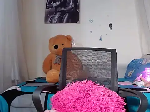 Snapshot of TeenieReeny chatting on January 2025 11:37:02 PM TeenieReeny online show from January 2025 11:37:02 PM