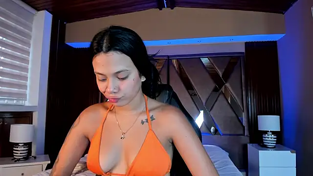 saracorraless online show from February 2025 10:37:01 PM