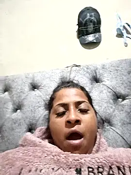 Giselabrunette25 online show from May 2026 04:50:01 AM