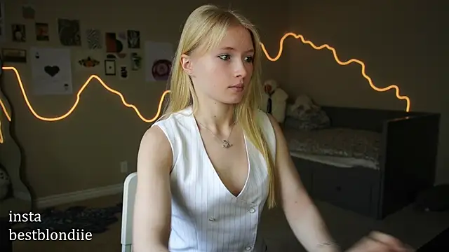 bestblonde online show from March 2025 05:52:02 PM