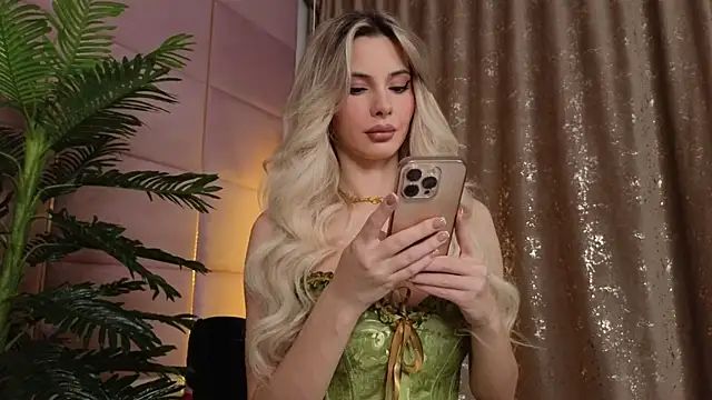 Elliblue online show from November 2025 02:48:02 AM