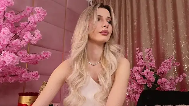 Elliblue online show from December 2025 09:15:01 PM