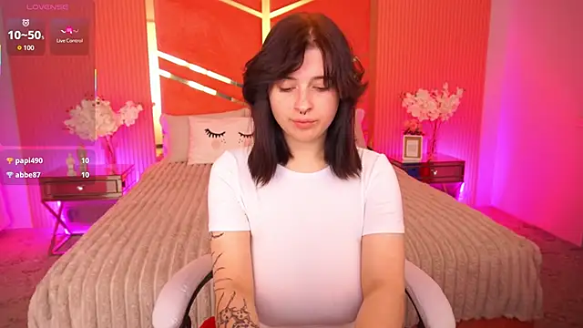 Snapshot of Miki_Kivi chatting on October 2025 12:14:01 AM Miki Kivi online show from October 2025 12:14:01 AM