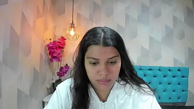 Snapshot of LindaBreeS chatting on June 2026 01:44:02 PM LindaBreeS online show from June 2026 01:44:02 PM