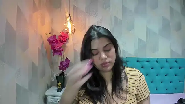 Snapshot of LindaBreeS chatting on May 2026 01:55:02 PM LindaBreeS online show from May 2026 01:55:02 PM