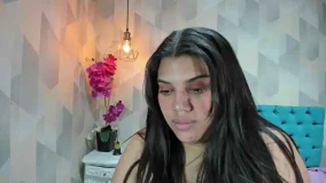Snapshot of LindaBreeS chatting on May 2026 03:45:02 AM LindaBreeS online show from May 2026 03:45:02 AM