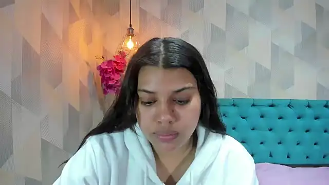 Snapshot of LindaBreeS chatting on June 2026 03:24:02 PM LindaBreeS online show from June 2026 03:24:02 PM