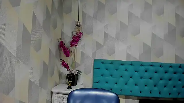 LindaBreeS online show from November 2025 12:31:02 PM