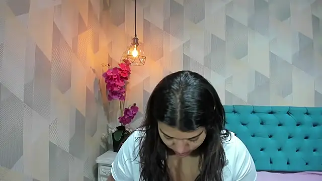 Snapshot of LindaBreeS chatting on June 2026 01:44:02 PM LindaBreeS online show from June 2026 01:44:02 PM