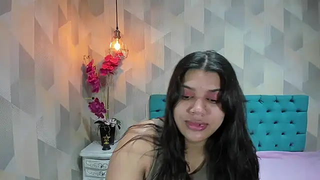 Snapshot of LindaBreeS chatting on June 2026 11:31:02 AM LindaBreeS online show from June 2026 11:31:02 AM