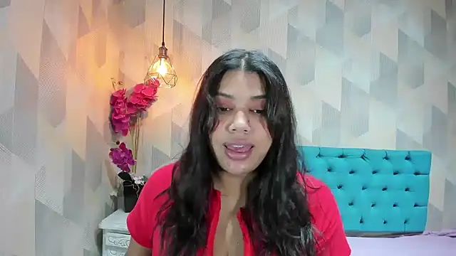 Snapshot of LindaBreeS chatting on May 2026 01:32:01 PM LindaBreeS online show from May 2026 01:32:01 PM