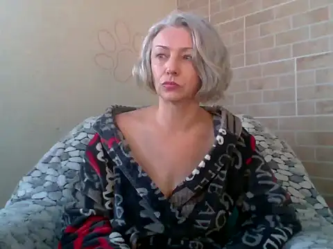 Lorie Carrie online show from January 2026 12:20:01 PM