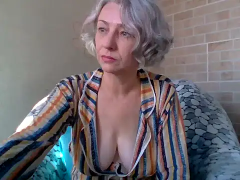 Lorie Carrie online show from October 2025 08:38:02 AM