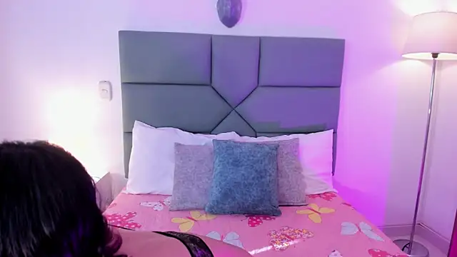 Snapshot of HanaWayne chatting on December 2024 12:13:01 PM HanaWayne online show from December 2024 12:13:01 PM