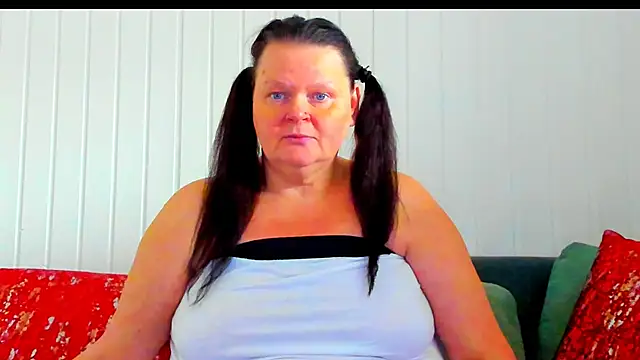 MilanaBiegert online show from January 2026 10:30:02 AM