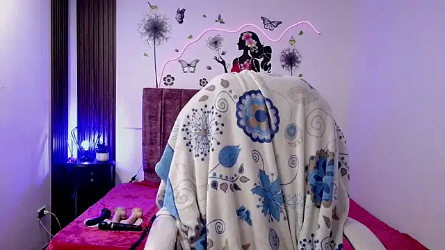 elena detroya online show from December 2025 12:33:02 PM