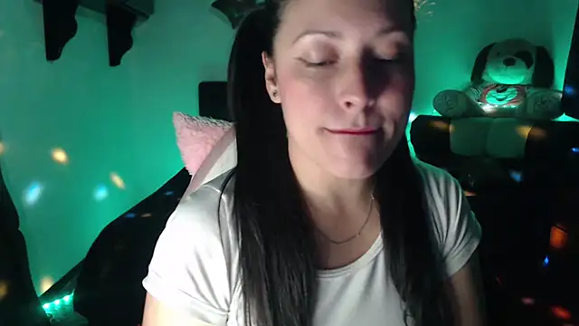 Allisonnlopez online show from December 2025 08:28:02 PM