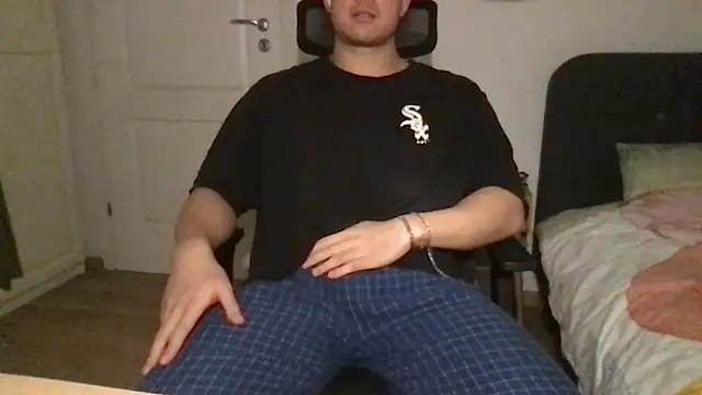 jungcock3210 online show from October 2025 05:01:01 PM