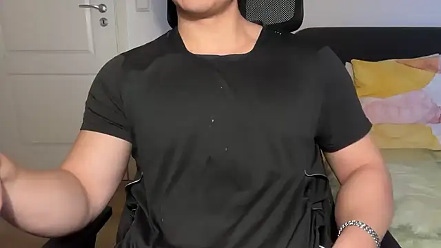 jungcock3210 online show from November 2025 02:32:01 PM