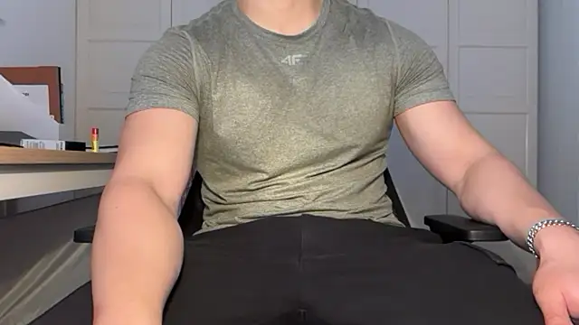 jungcock3210 online show from November 2025 10:41:02 AM