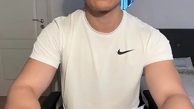 jungcock3210 online show from November 2025 10:52:02 AM