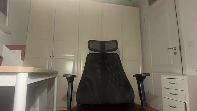 jungcock3210 online show from February 2026 04:37:01 PM