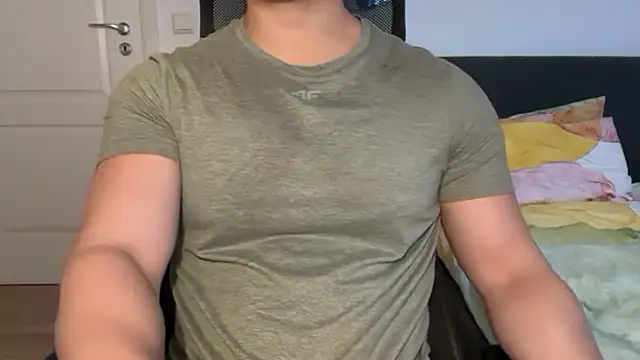 jungcock3210 online show from November 2025 10:31:02 AM