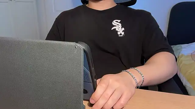 jungcock3210 online show from November 2025 01:10:01 PM