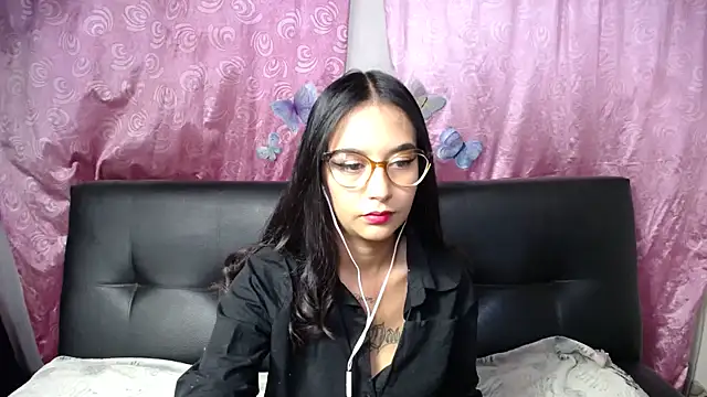 Snapshot of Annerainhoot chatting on March 2025 02:25:01 AM Annerainhoot online show from March 2025 02:25:01 AM
