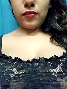 Snapshot of sexyindi_couple chatting on October 2025 01:35:02 PM sexyindi couple online show from October 2025 01:35:02 PM