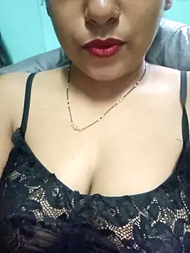 Snapshot of sexyindi_couple chatting on March 2025 06:14:02 AM sexyindi couple online show from March 2025 06:14:02 AM