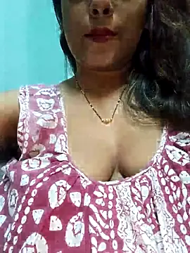 Snapshot of sexyindi_couple chatting on February 2025 05:33:01 PM sexyindi couple online show from February 2025 05:33:01 PM