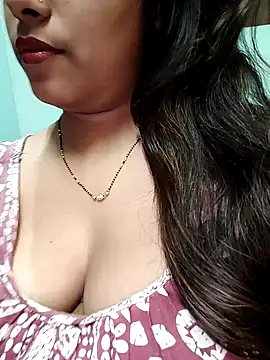 Snapshot of sexyindi_couple chatting on March 2025 01:48:01 PM sexyindi couple online show from March 2025 01:48:01 PM