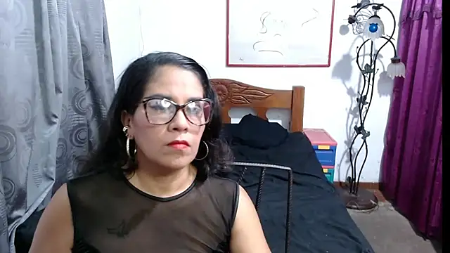 Mistresskloe01 online show from February 2025 12:45:02 PM