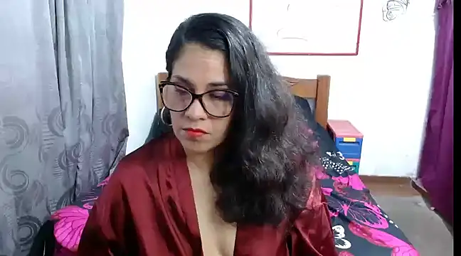 Mistresskloe01 online show from December 2024 12:27:01 PM