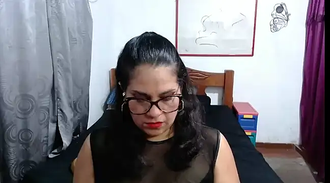 Mistresskloe01 online show from January 2025 12:47:02 PM